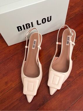 Cream Pointed Slingback Heels with Decorative Square